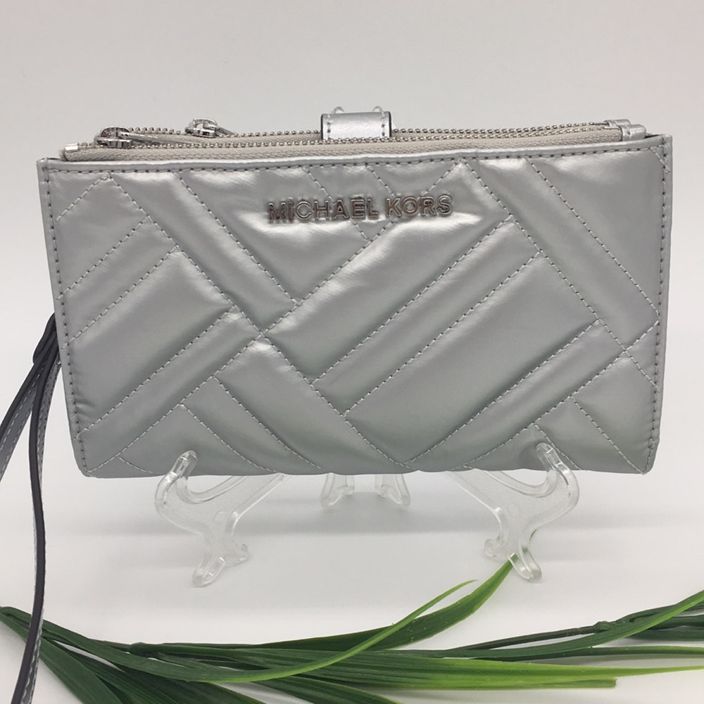 Michael Kors Peyton Silver LG Double Zip Wristlet - Picture 1 of 8